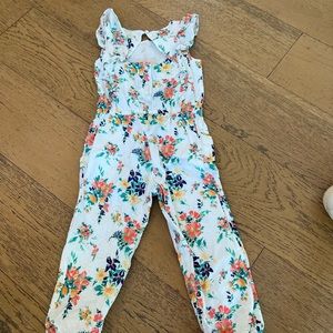 Never worn with out tags Janie and jack floral romper size 5